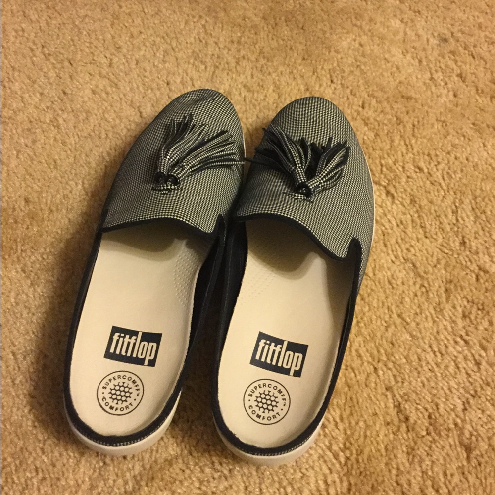 FITFLOP size 7 EUC - Black & white tiny houndstooth patterm